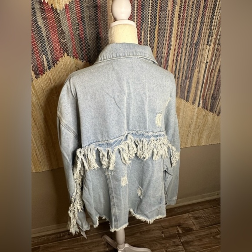 BNWT, PLUS POL cropped, distressed denim jacket with fringe - Picture 6 of 12
